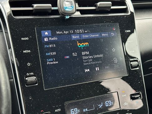 Used 2022 Hyundai Santa Cruz SEL Premium image 16