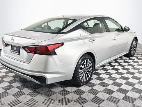 Used 2024 Nissan Altima 2.5 SV FWD image 24