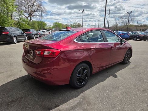 Used 2018 Chevrolet Cruze LT w/ Convenience Package FWD image 6