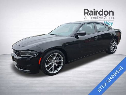 Used 2022 Dodge Charger SXT w/ Plus Group RWD image 3