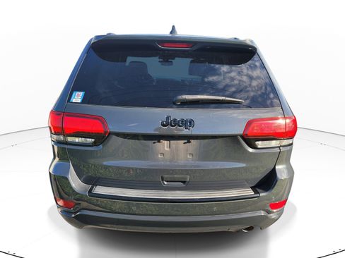 Used 2018 Jeep Grand Cherokee Altitude RWD image 4