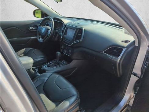 Used 2019 Jeep Cherokee Latitude Plus FWD image 21
