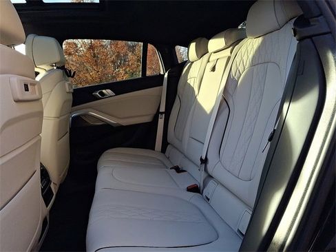 Certified 2023 BMW X6 xDrive40i w/ M Sport Package image 9