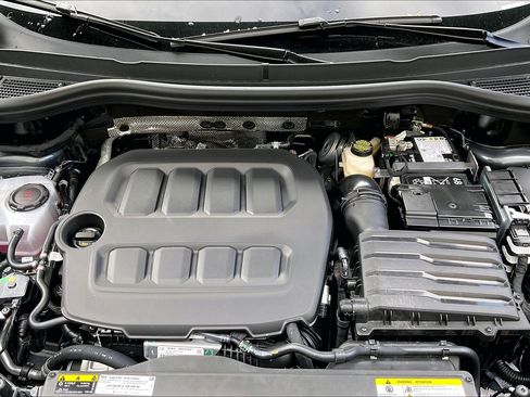 New 2026 Volkswagen Tiguan SE R-Line AWD/4WD image 9