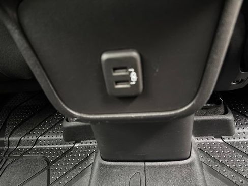 Used 2020 Chevrolet Equinox LS w/ LPO, Cargo Package AWD/4WD image 31