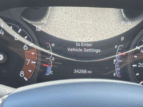 Used 2025 Jeep Compass Trailhawk AWD/4WD image 39
