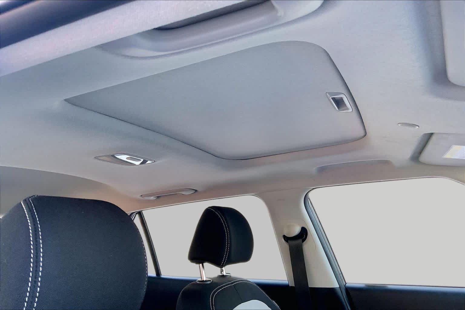 Certified 2025 Hyundai Venue SEL FWD image 13