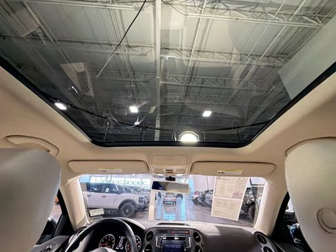 Used 2016 Volkswagen Tiguan SE image 29