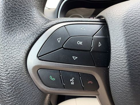 Used 2019 Jeep Cherokee Latitude w/ Popular Appearance Group FWD image 22