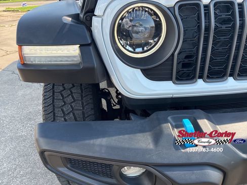 Used 2024 Jeep Wrangler Unlimited Rubicon 4xe AWD/4WD image 6