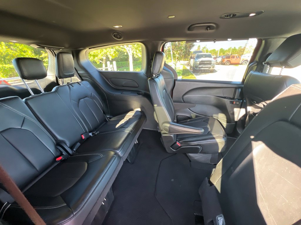 Used 2025 Chrysler Pacifica Select FWD image 22
