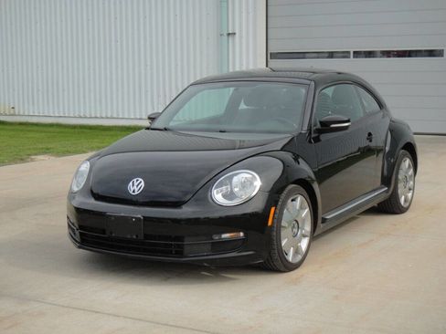 Used 2012 Volkswagen Beetle 2.5 image 2