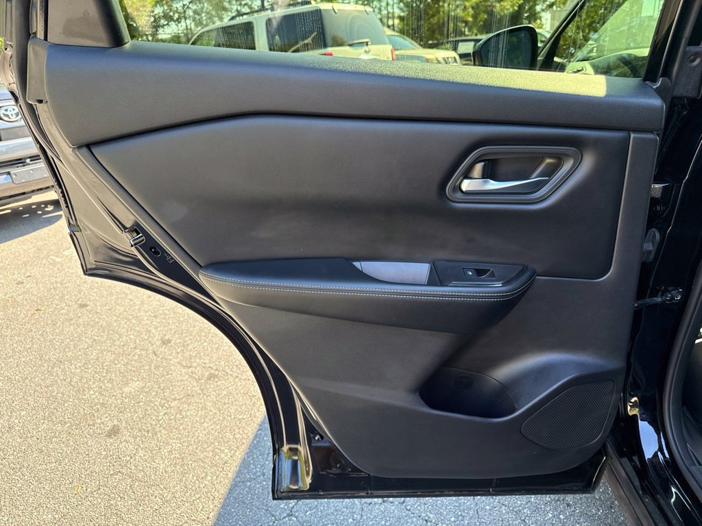 Used 2025 Nissan Rogue SV FWD image 26