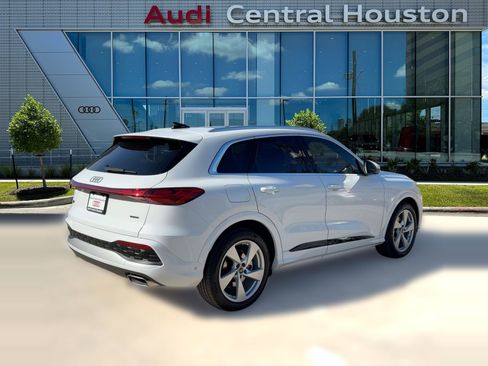 New 2025 Audi Q5 Prestige image 9