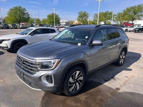 Used 2024 Volkswagen Atlas SE AWD/4WD image 3