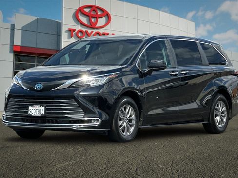 Certified 2022 Toyota Sienna XLE AWD/4WD image 7