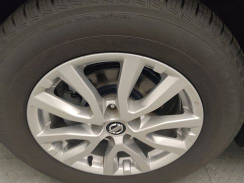 Used 2017 Nissan Rogue SV FWD image 31