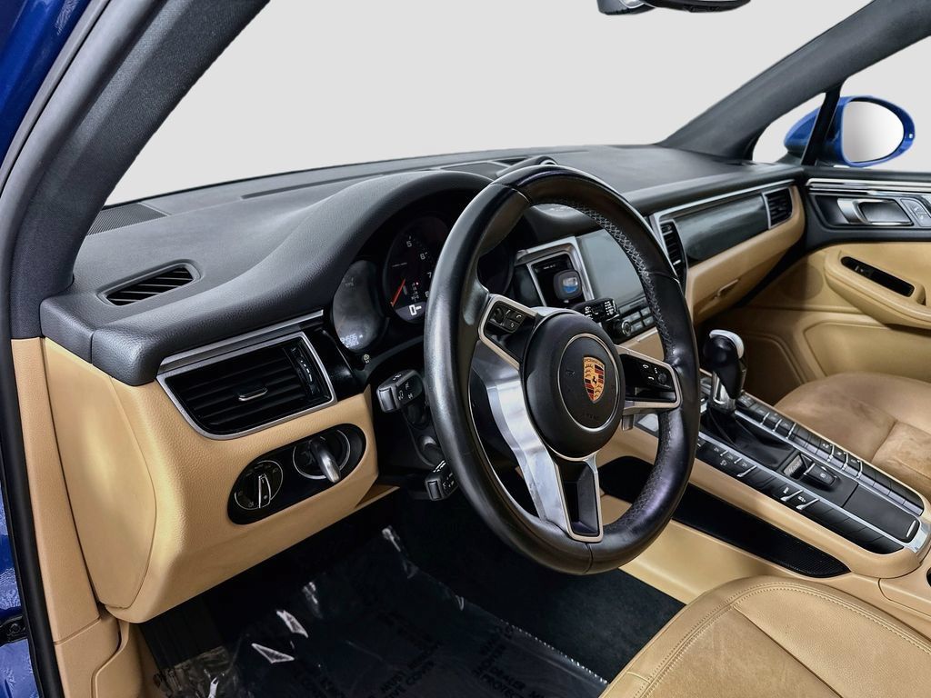 Used 2018 Porsche Macan AWD/4WD image 4
