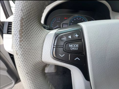 Used 2014 Toyota Sienna XLE FWD image 17