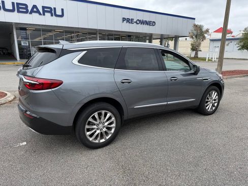 Used 2020 Buick Enclave Essence FWD image 3