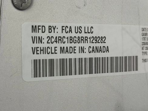 Used 2024 Chrysler Pacifica Touring-L FWD image 22