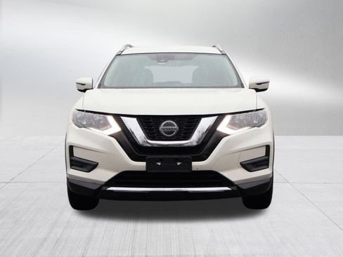 Used 2020 Nissan Rogue SV image 2