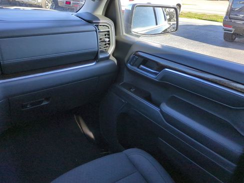 Used 2024 GMC Sierra 1500 SLE image 17