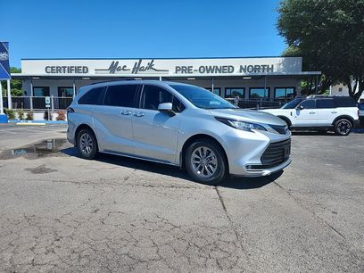 Used 2021 Toyota Sienna XLE