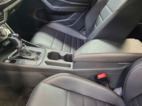 Used 2024 Volkswagen Jetta SE FWD image 26