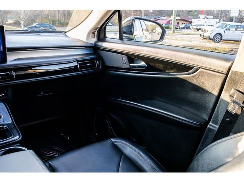 Used 2023 Lincoln Nautilus AWD w/ Premium Package image 13