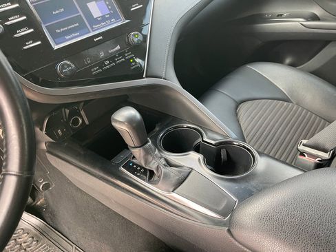 Used 2018 Toyota Camry SE image 18