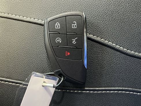 Used 2025 Chevrolet Traverse LT image 34