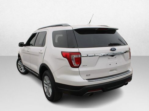 Used 2018 Ford Explorer XLT w/ Equipment Group 202A image 5