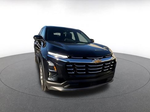 Used 2025 Chevrolet Equinox LT image 3