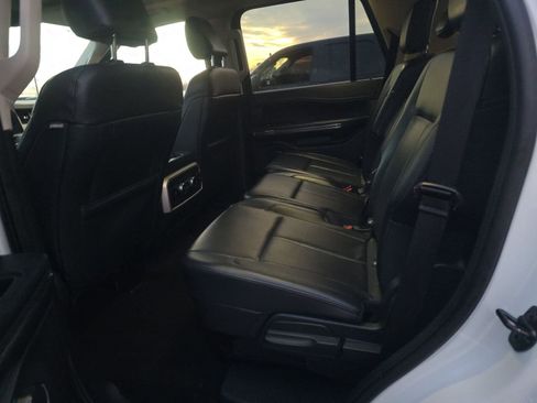 Used 2023 Ford Expedition XLT image 18