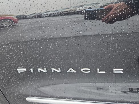New 2026 Chrysler Pacifica Pinnacle AWD/4WD image 9