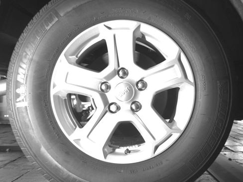 Used 2022 Jeep Wrangler Unlimited Sport AWD/4WD image 36