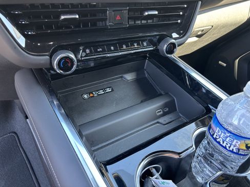 Used 2025 Chevrolet Tahoe Premier image 12