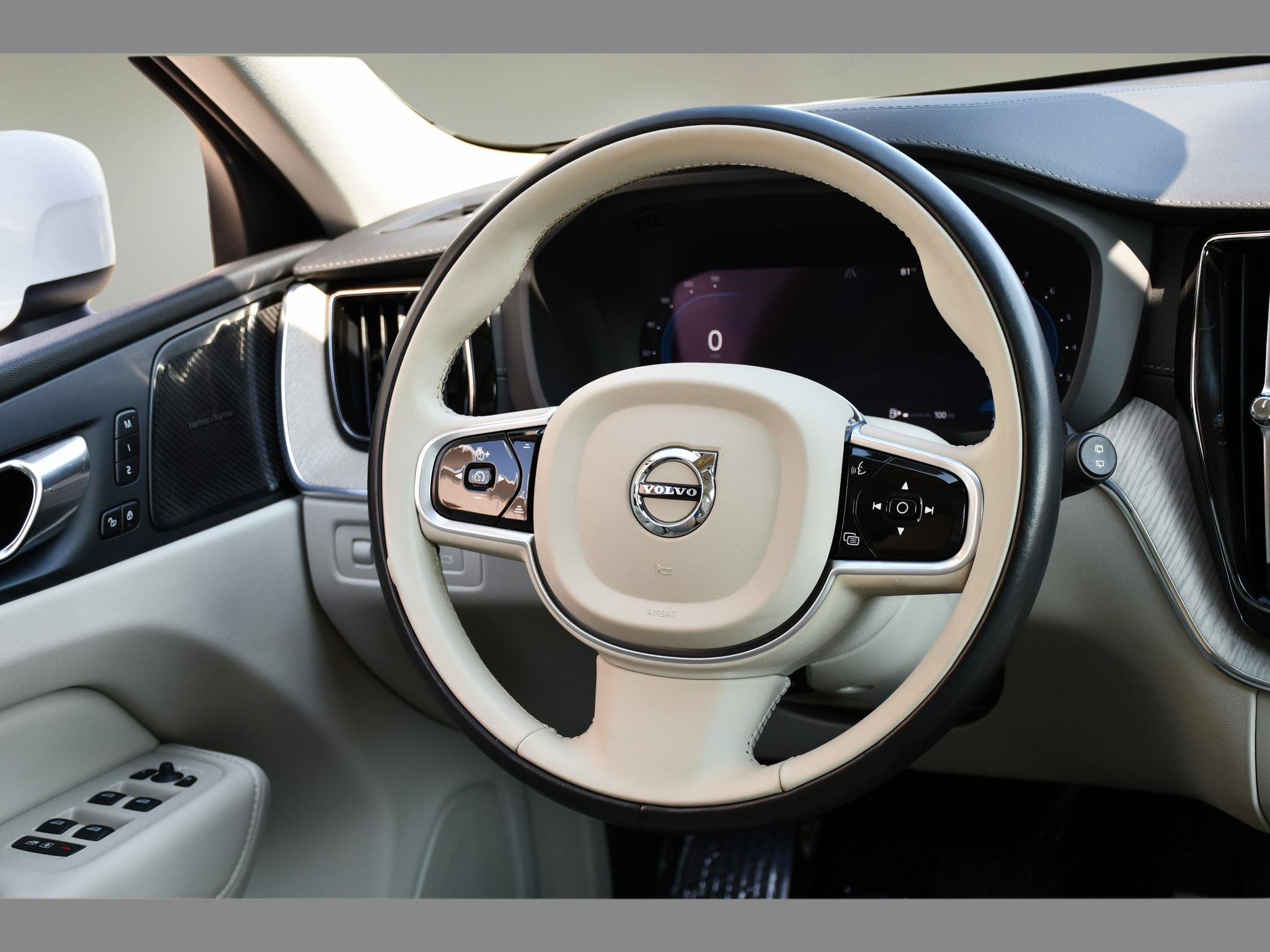 Used 2022 Volvo XC60 B5 Inscription w/ Protection Package FWD image 17