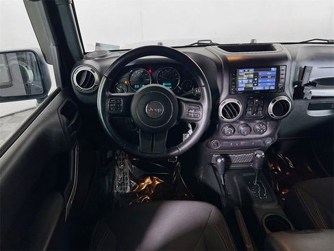 Used 2018 Jeep Wrangler Unlimited Sahara w/ Connectivity Group image 19