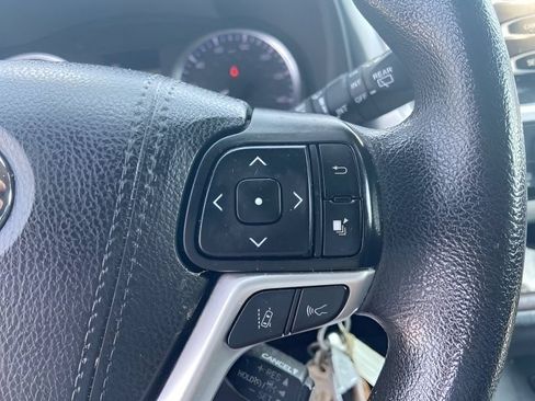 Used 2019 Toyota Highlander LE FWD image 21