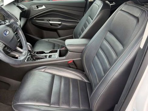 Used 2019 Ford Escape Titanium image 7