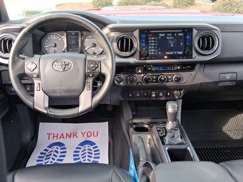 Used 2018 Toyota Tacoma TRD Sport image 9