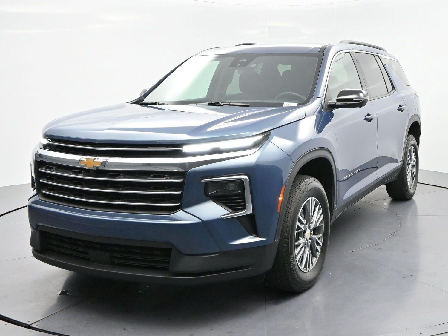 Used 2024 Chevrolet Traverse LT w/ LPO, Floor Liner Package FWD image 2