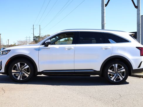 Used 2022 Kia Sorento SX Prestige w/ Panoramic Sunroof Package image 4