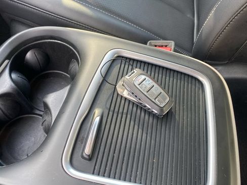 Used 2024 Chrysler Pacifica Touring-L FWD image 32