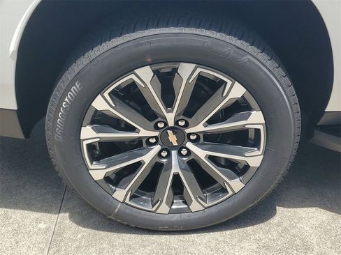 New 2025 Chevrolet Suburban High Country w/ Sun And Tow Package image 5