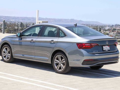Certified 2023 Volkswagen Jetta SE FWD image 6
