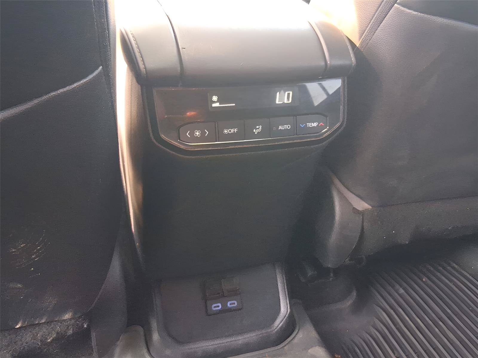 Used 2022 Toyota Highlander XLE FWD image 25