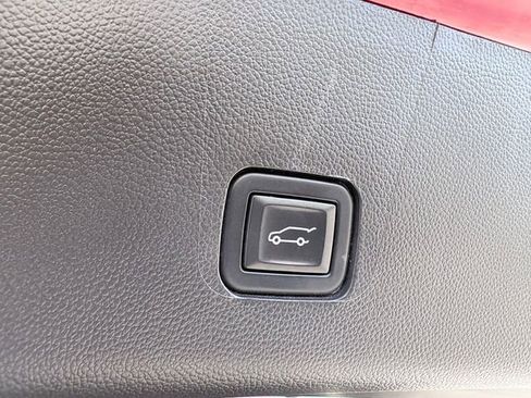 Used 2023 Chevrolet Traverse RS FWD image 31